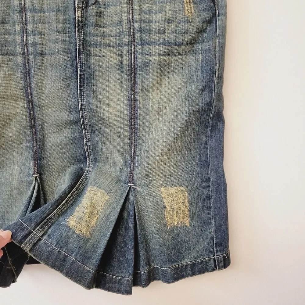 Blujeanious Denim Blue Jeans Tulip Distressed Made In USA Size 2 Skirt